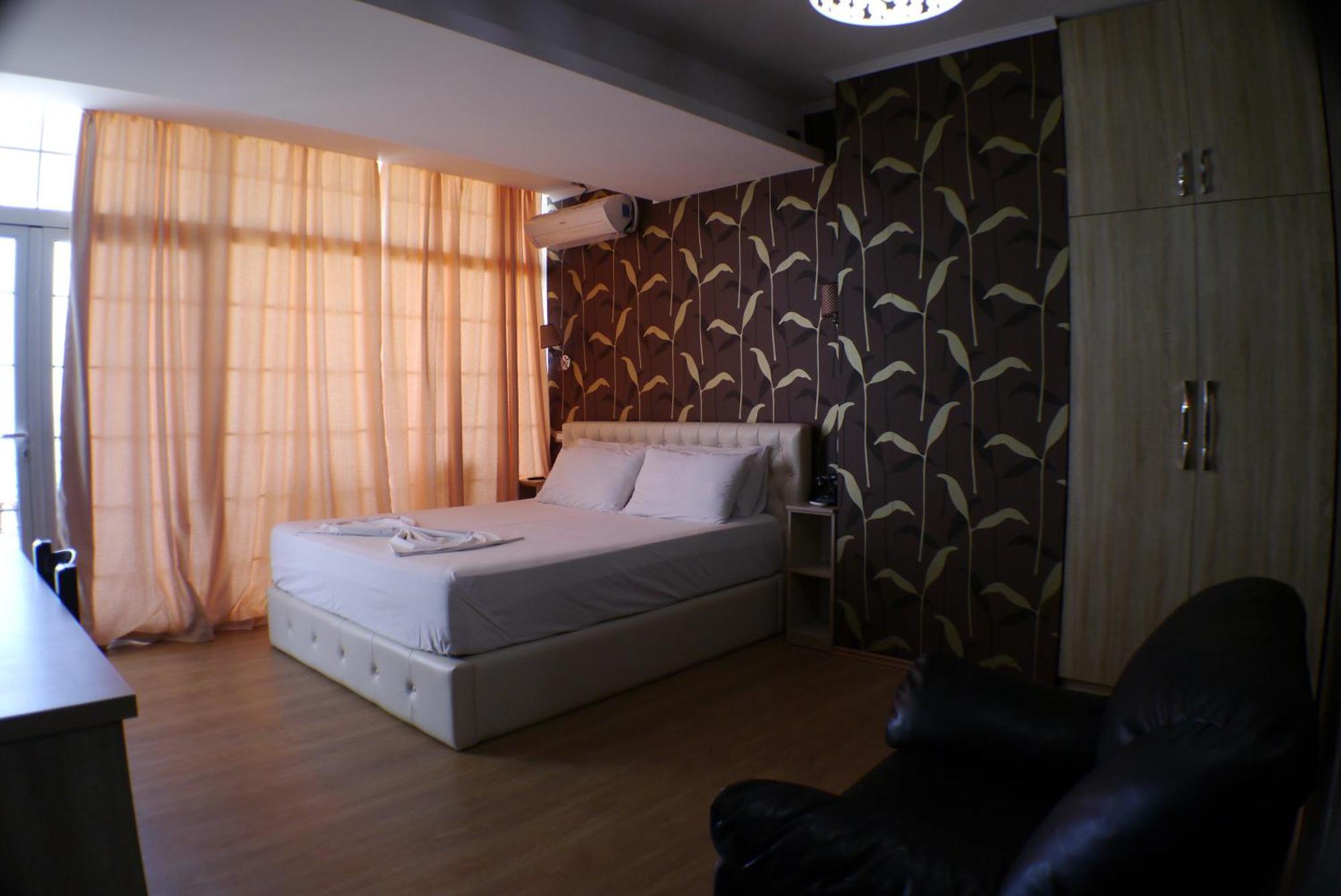 Espana Aparthotel Shkallnur Exterior photo