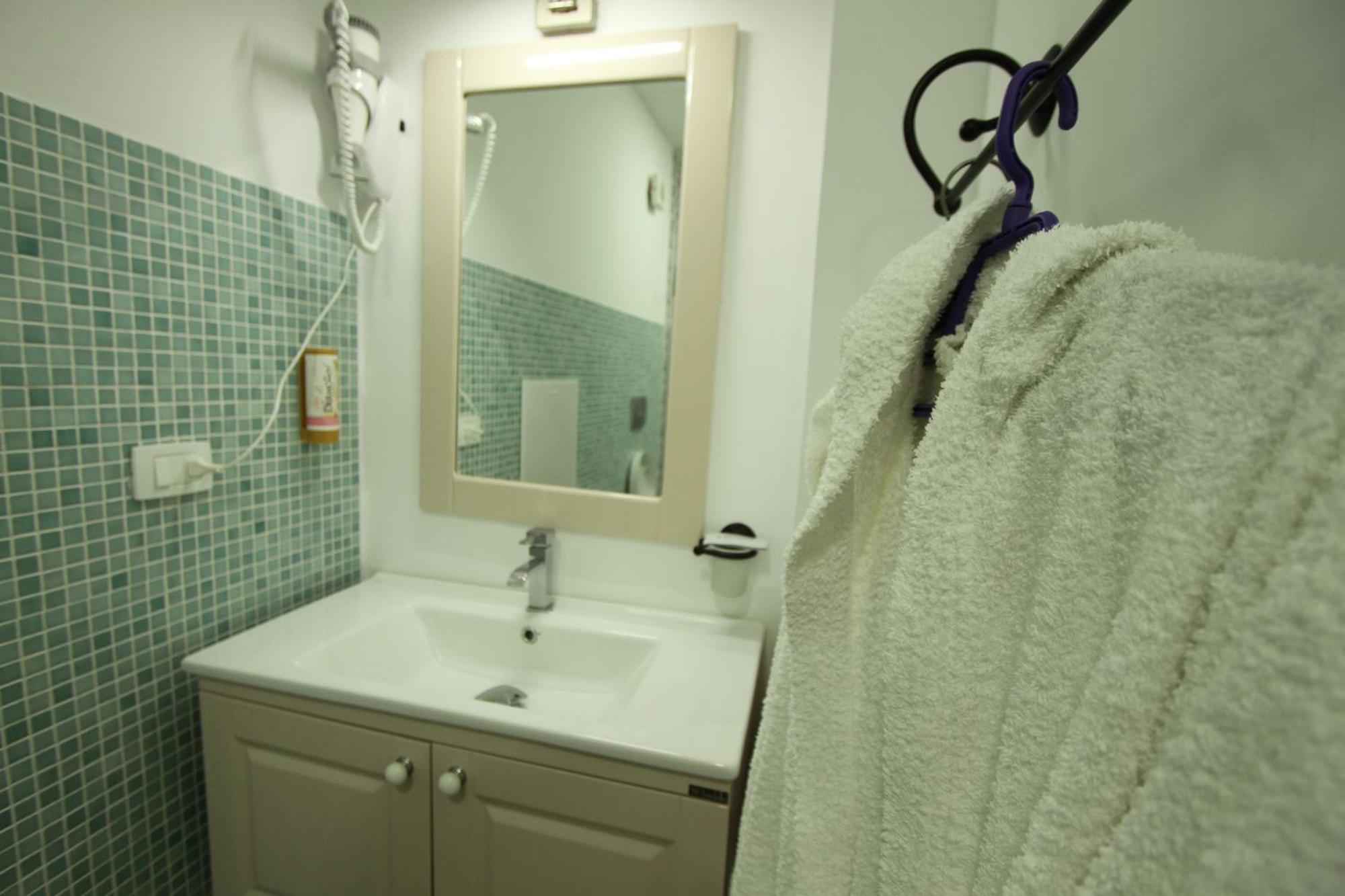 Espana Aparthotel Shkallnur Room photo